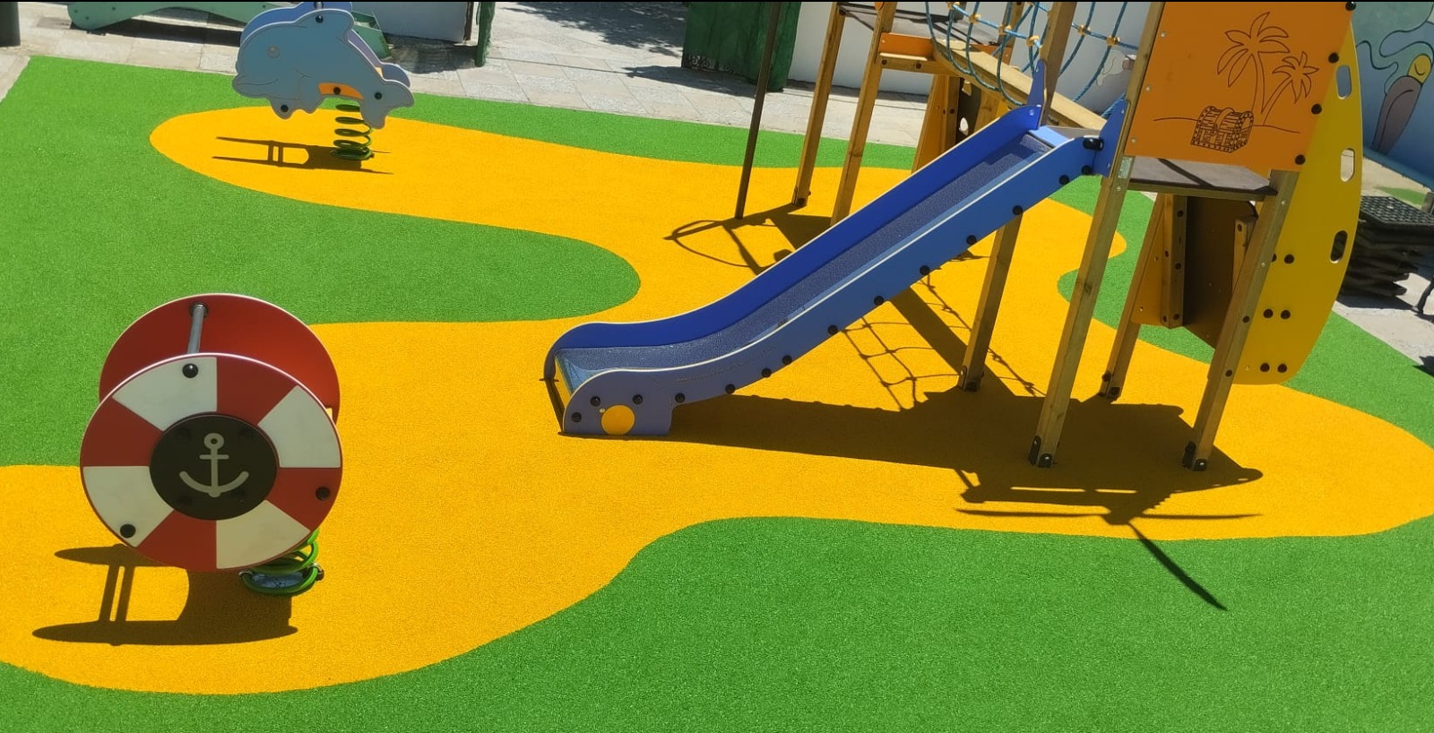 Parque infantil en Algar