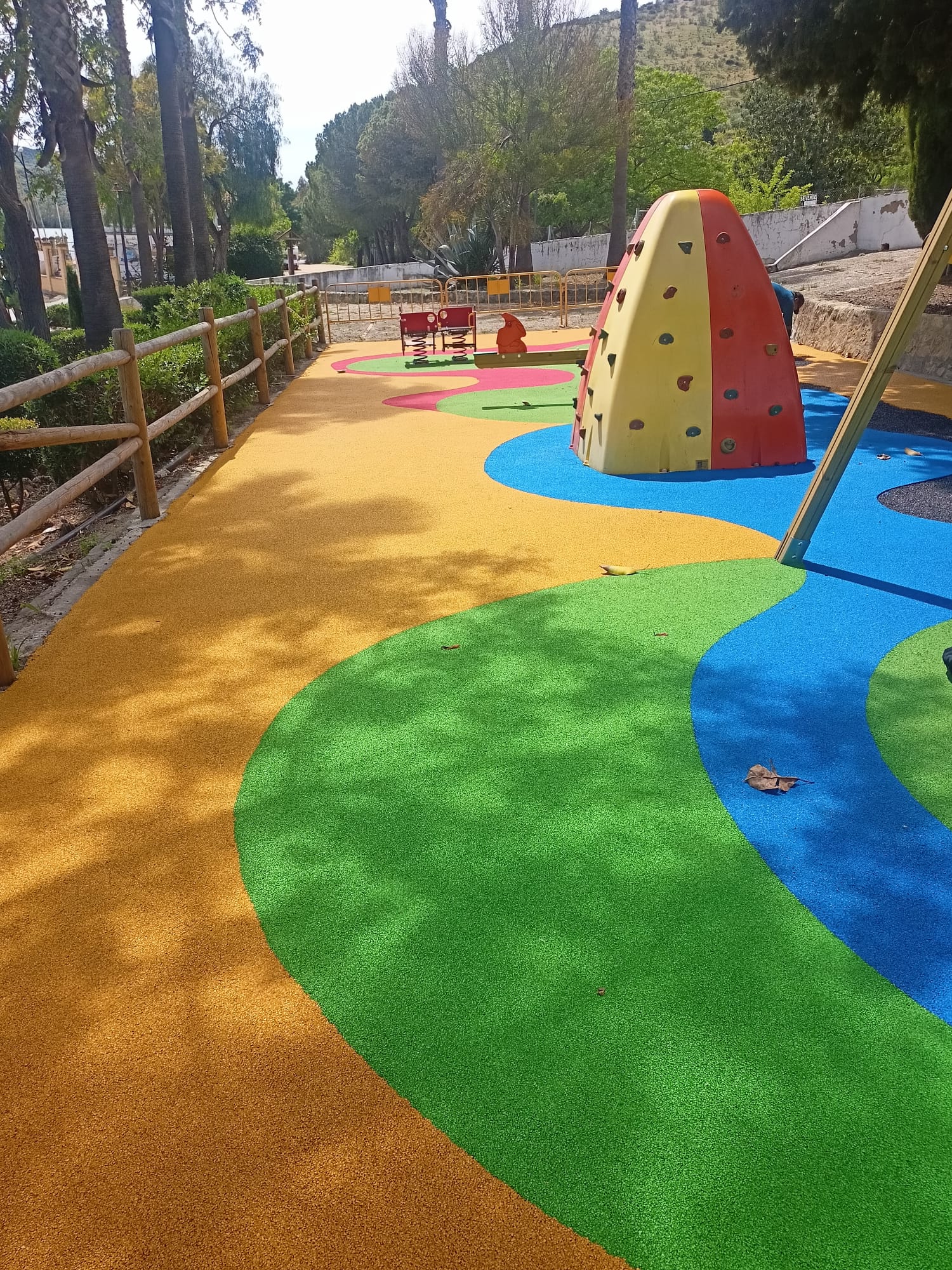 Parque infantil en Bornos